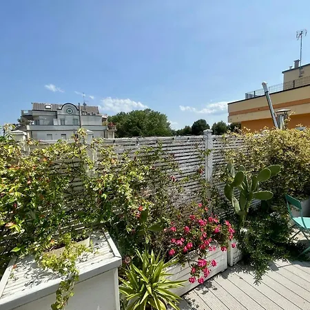 Rooftop-marinacentro-unique-beach-fun-smart-loveapt-train-park Lejlighed Rimini