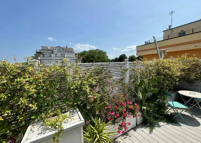 Rooftop-marinacentro-unique-beach-fun-smart-loveapt-train-park アパート リミニ
